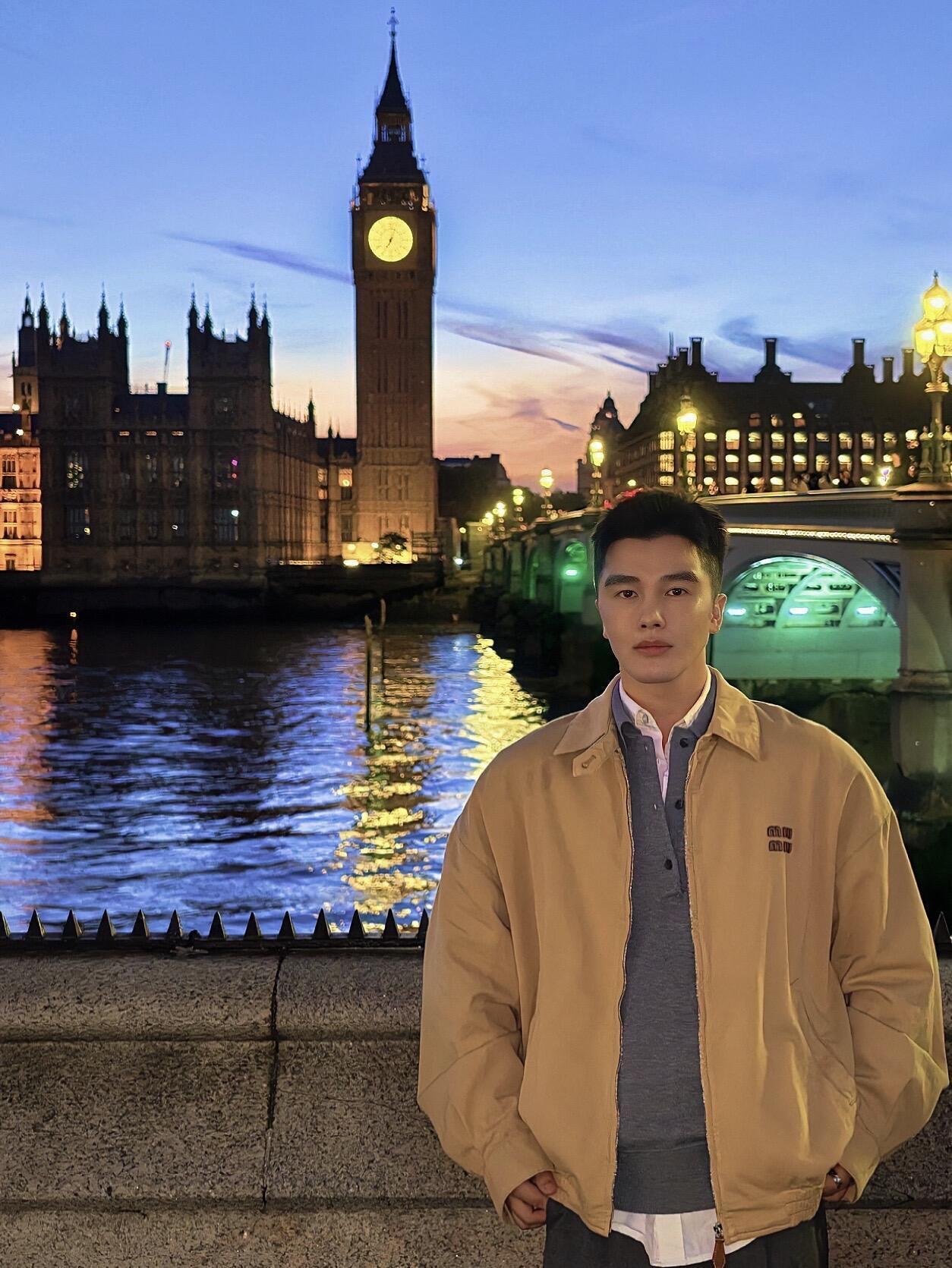 Miu Miu Solid Color Lapel Zip-Up Logo Long-Sleeved Jacket