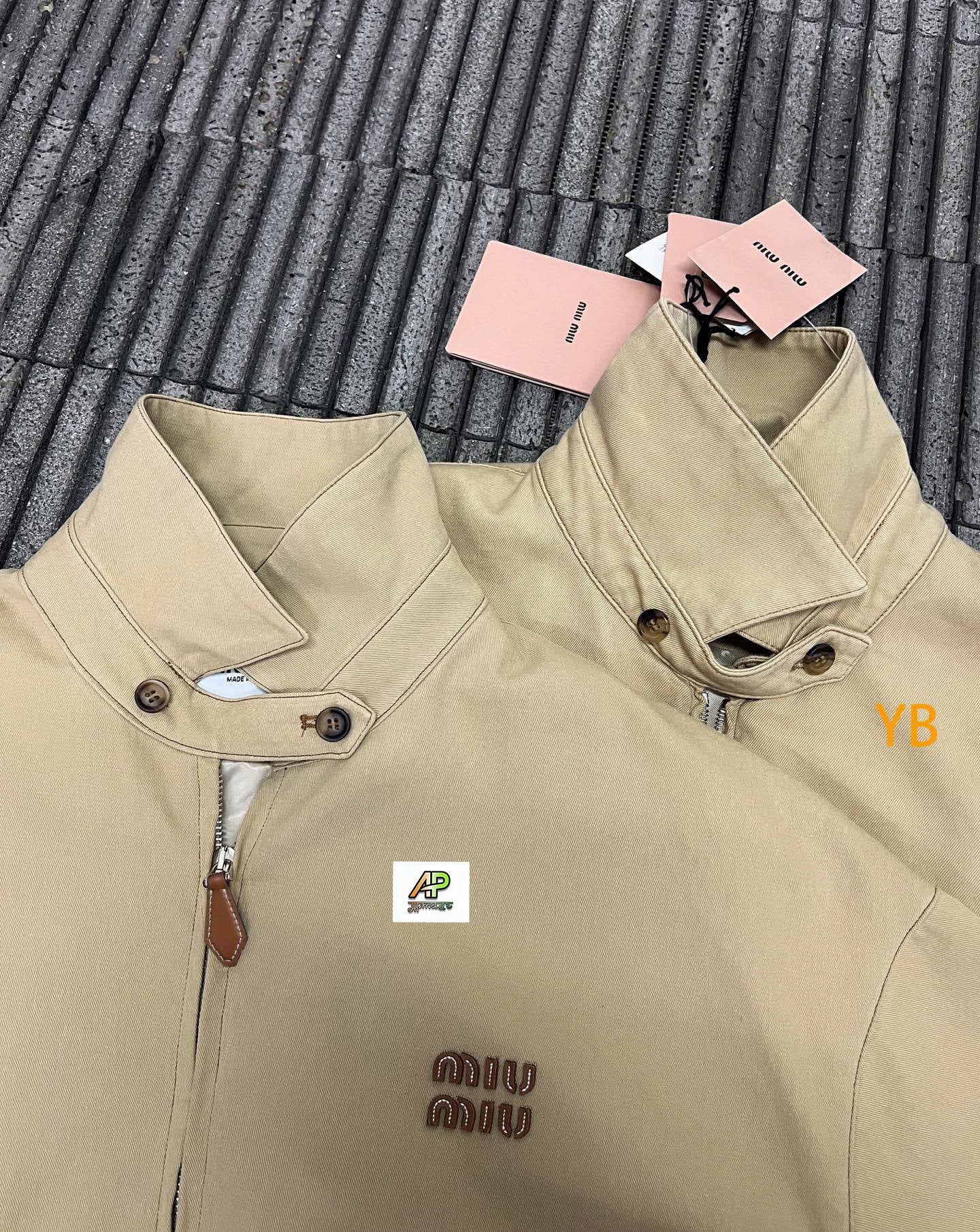 Miu Miu Solid Color Lapel Zip-Up Logo Long-Sleeved Jacket