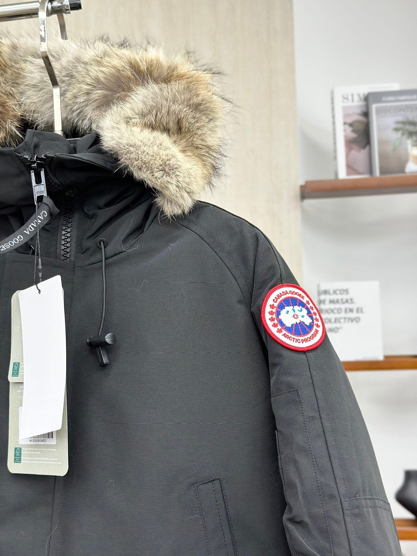 Canada Goose Hooded Anti-race Down Flight Jacket