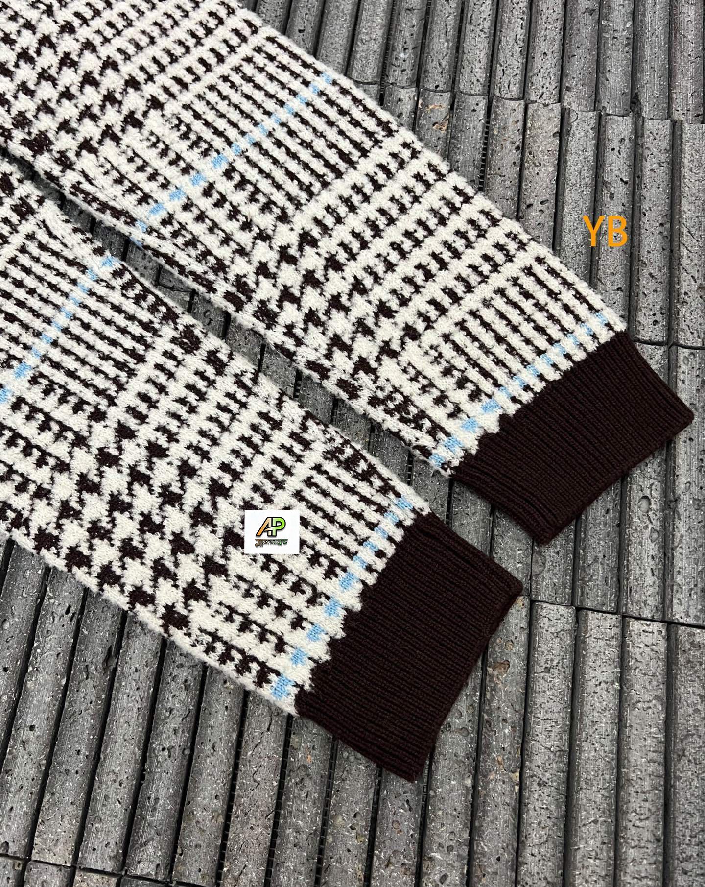 Louis Vuitton Plaid V-neck Cardigan Long-sleeved Sweater