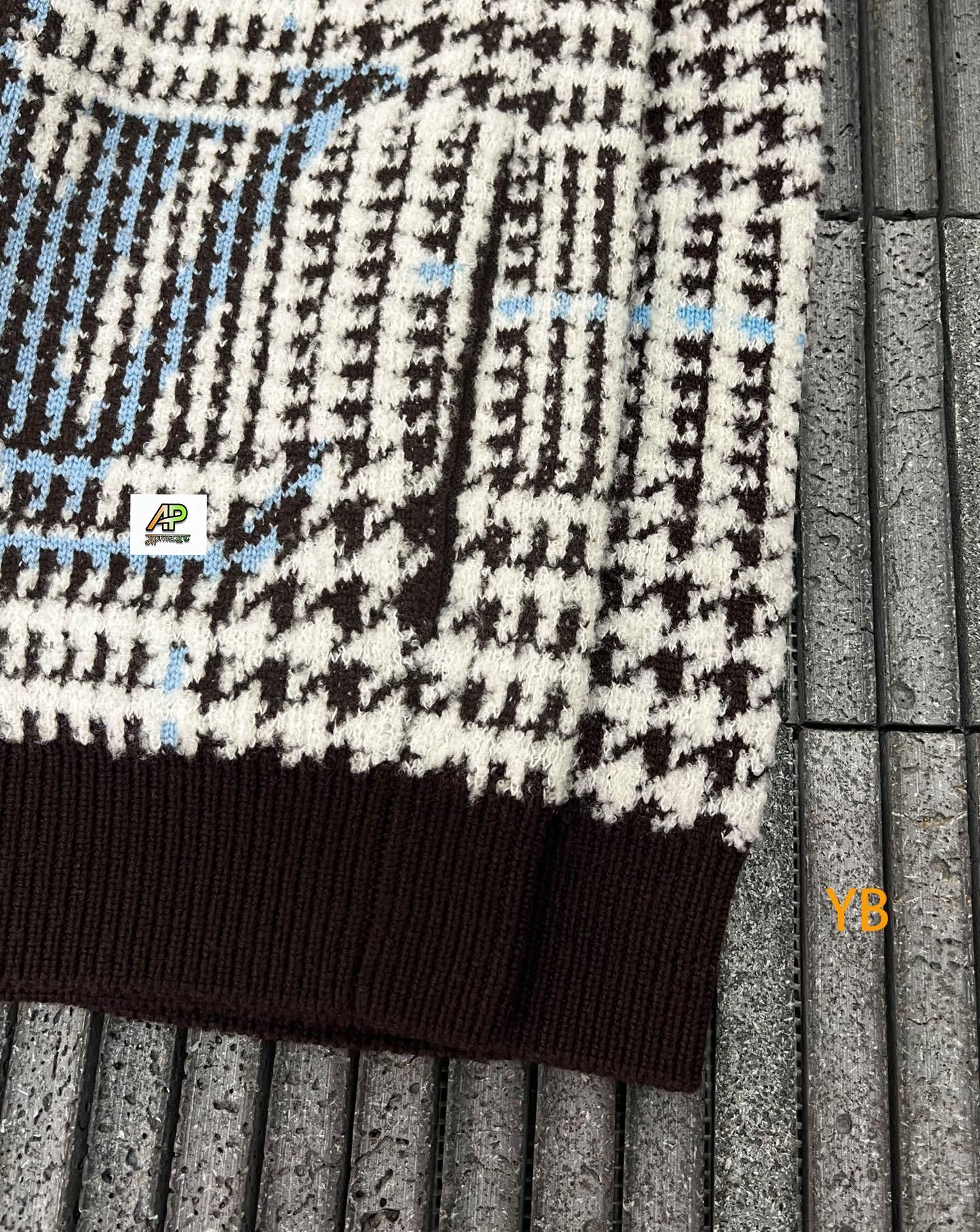 Louis Vuitton Plaid V-neck Cardigan Long-sleeved Sweater