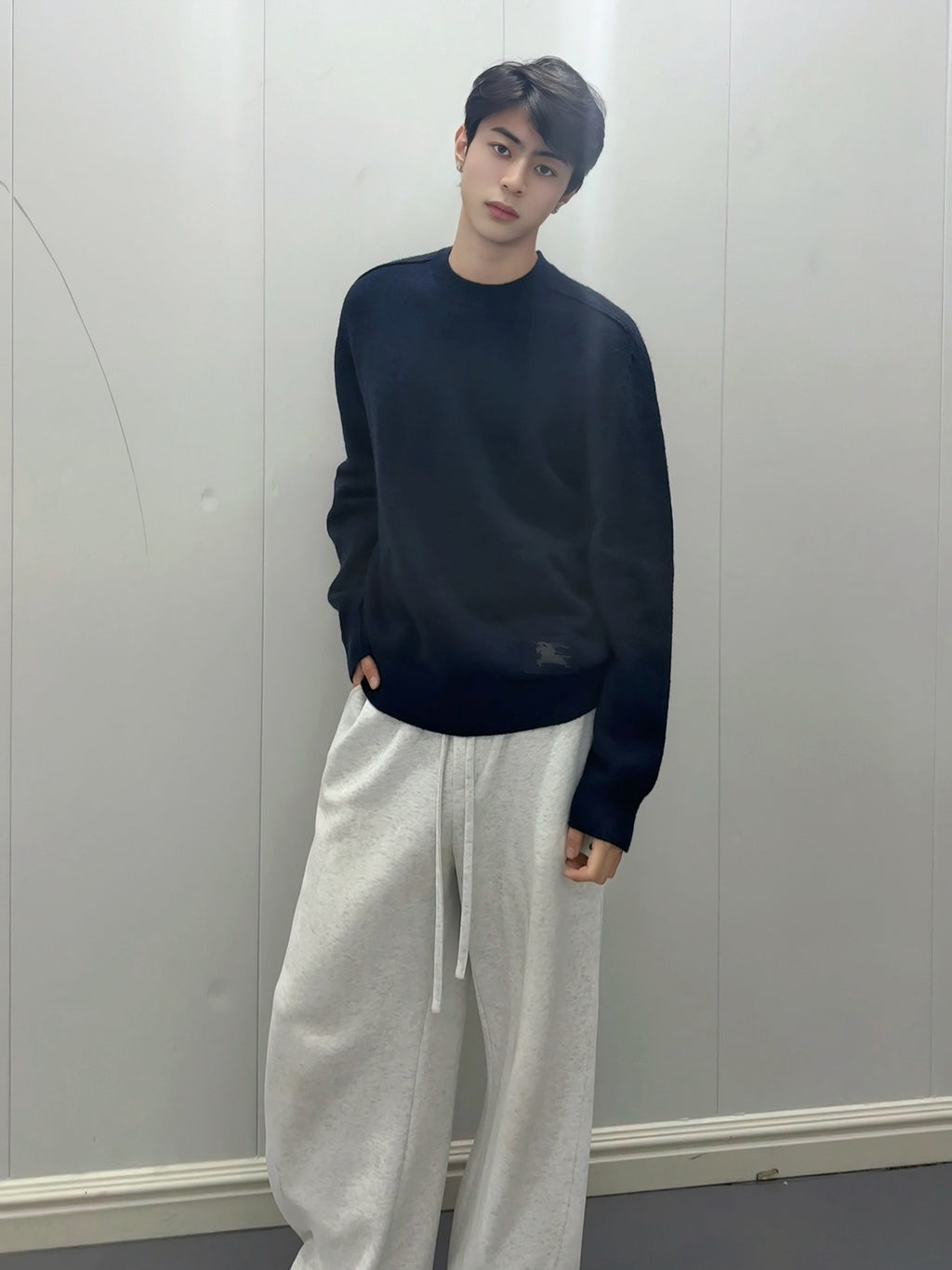 Burberry Solid Color Crew Neck Cashmere Knit Sweater