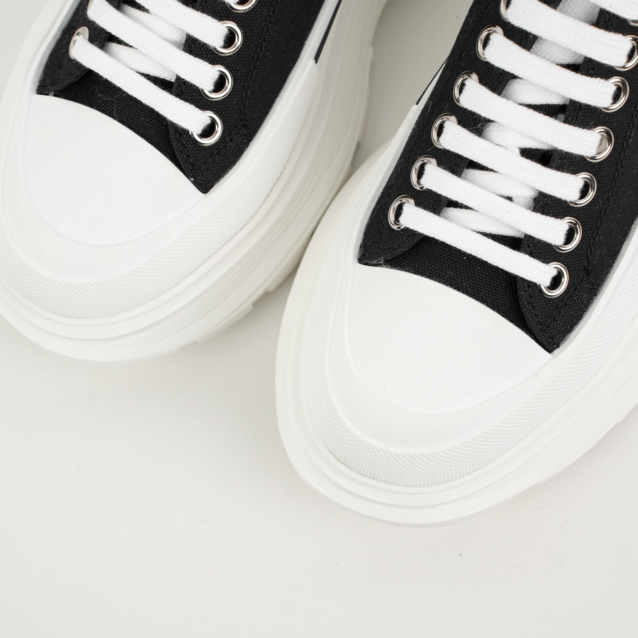 Alexander McQueen Tread Slick Low-Top Sneakers