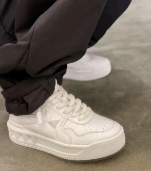 Valentino One Stud XL Low-Top Sneakers