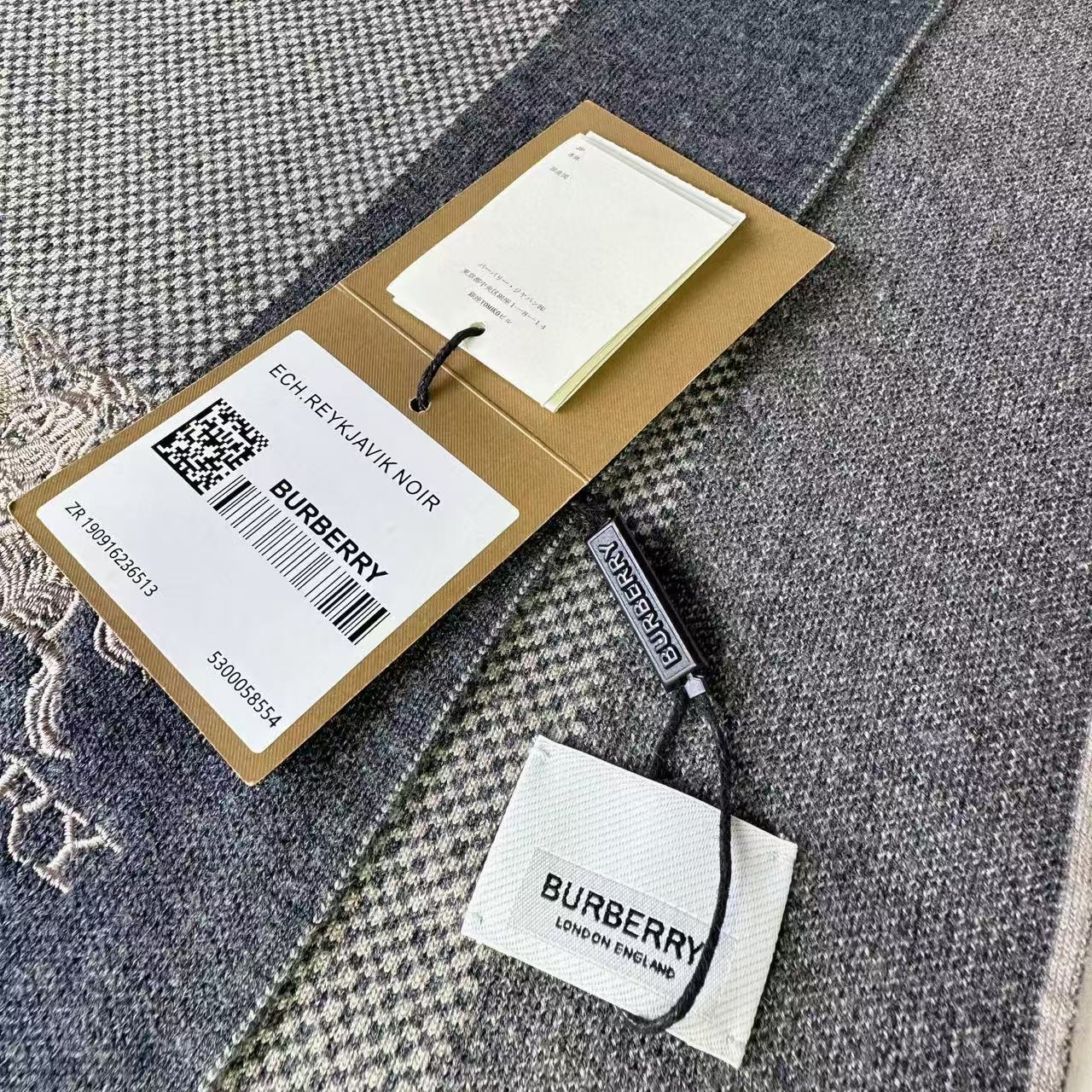 Burberry Classic Warhorse Check Scarf
