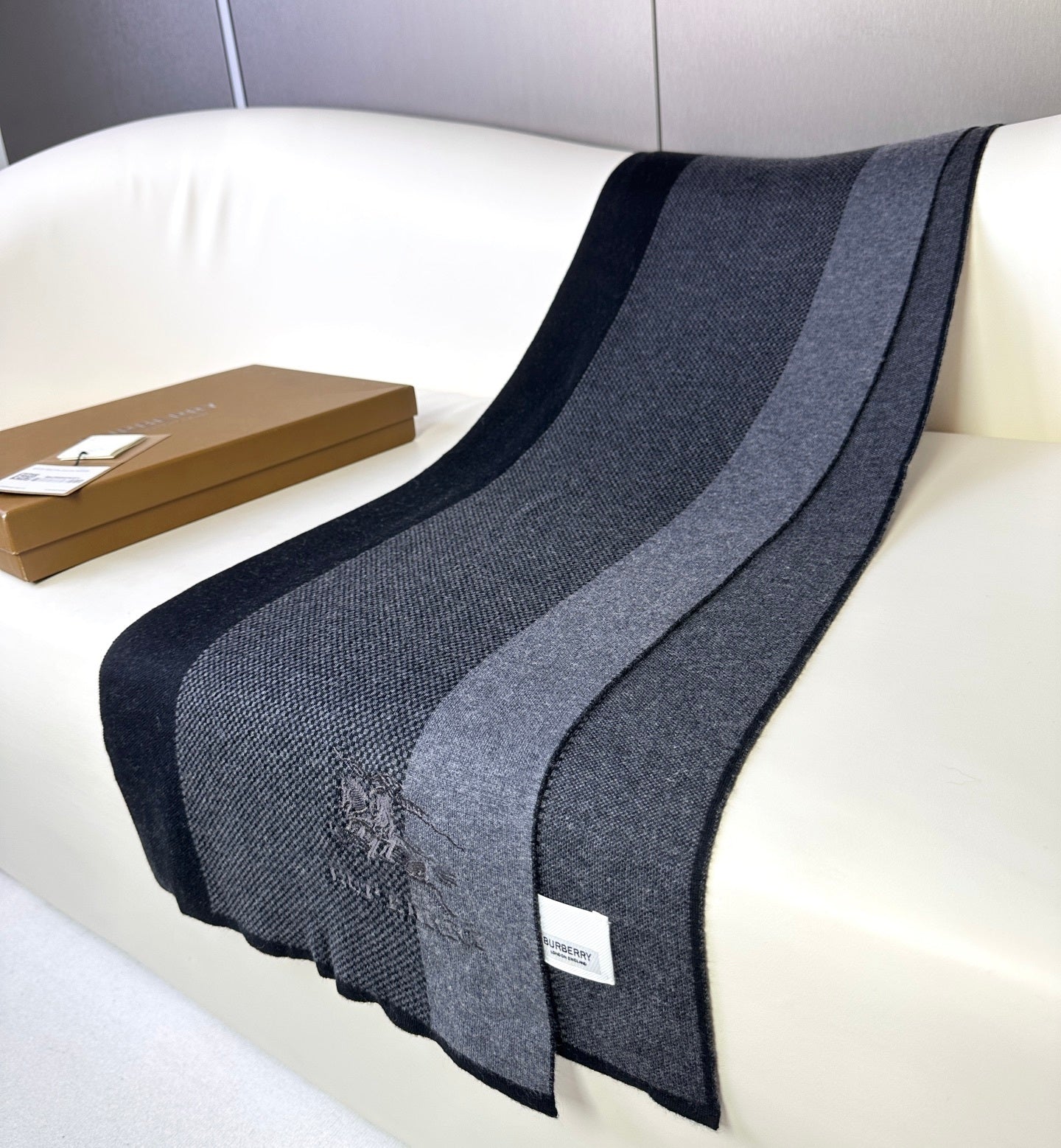 Burberry Classic Warhorse Check Scarf