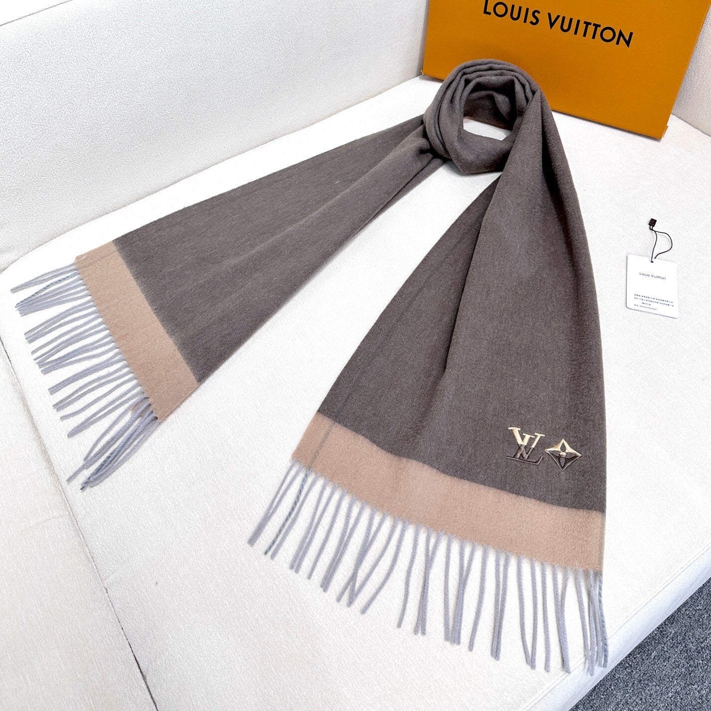 Louis Vuitton 100% Cashmere Scarf