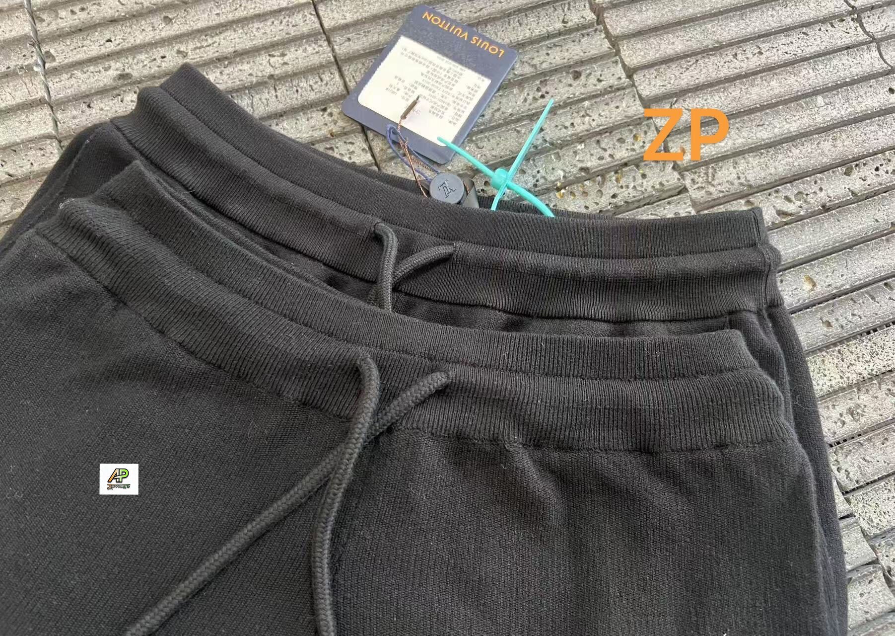 Louis Vuitton 23SS Embossed Patch Grapefruit String Shorts