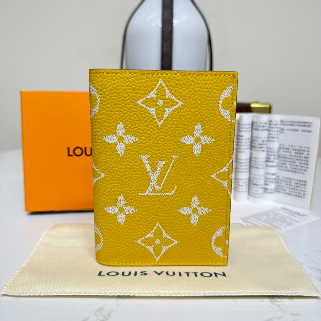 Louis Vuitton Passport Holder P.9 Series