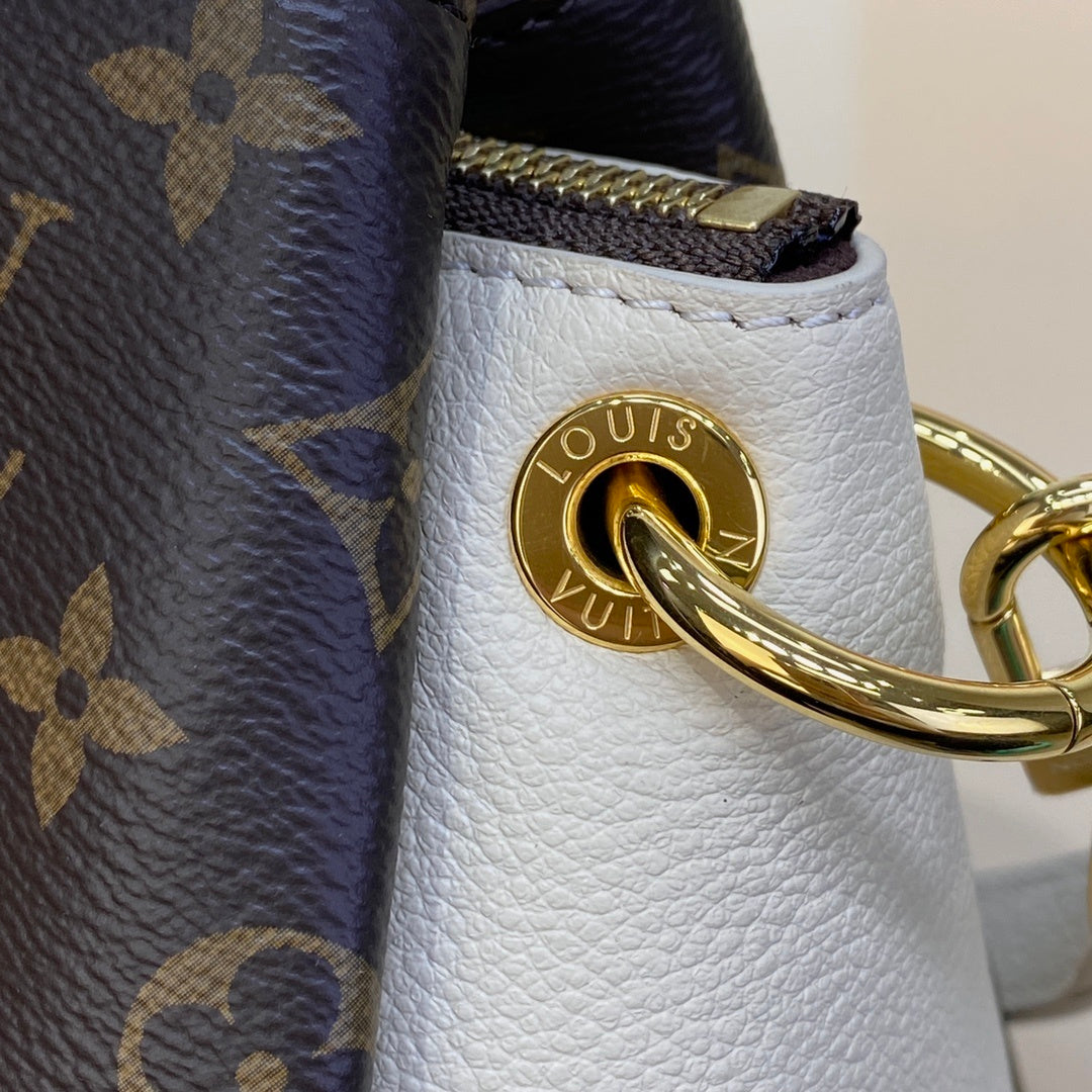 Louis Vuitton Opéra BB Handbag