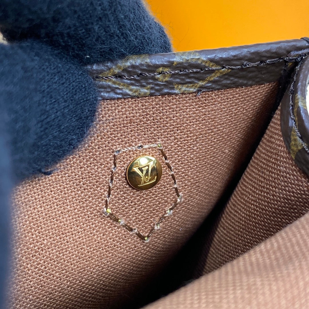 Louis Vuitton Petit Sac Plat Handbag