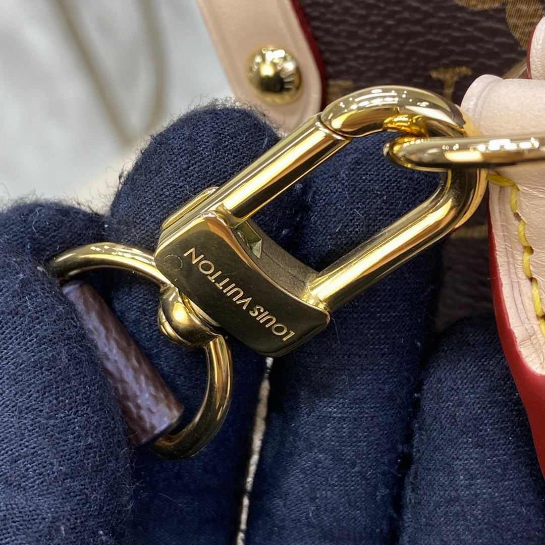 Louis Vuitton Sac Plat Handbag