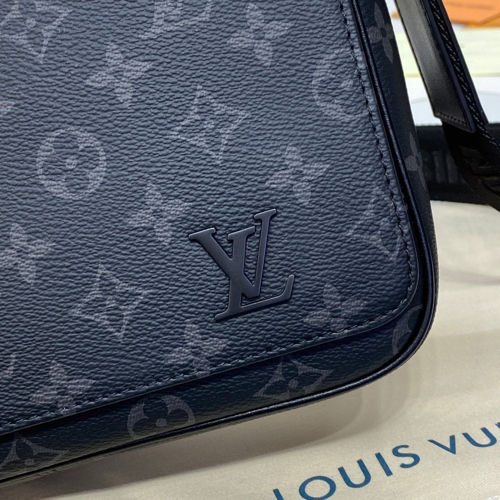 Louis Vuitton District Small Messenger Bag