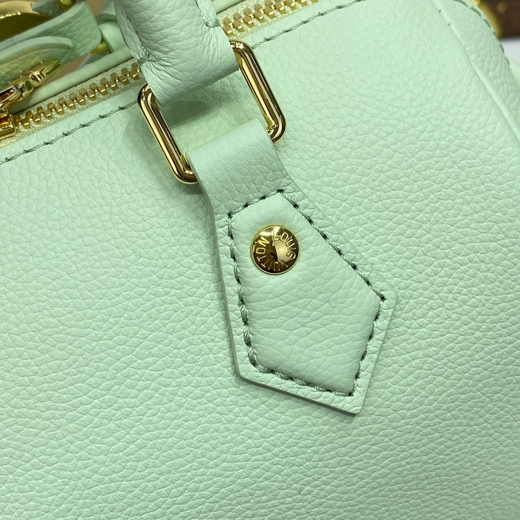 Louis Vuitton Speedy 18 Handbag