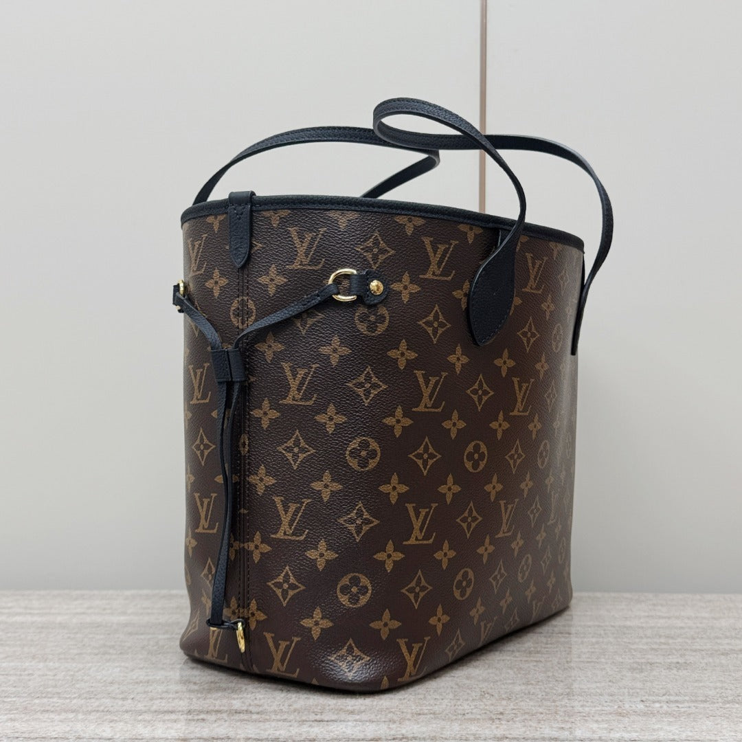 Louis Vuitton Neverfull Medium Handbag