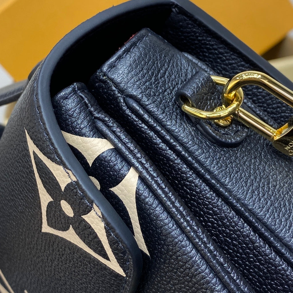 Louis Vuitton Pochette Métis Handbag