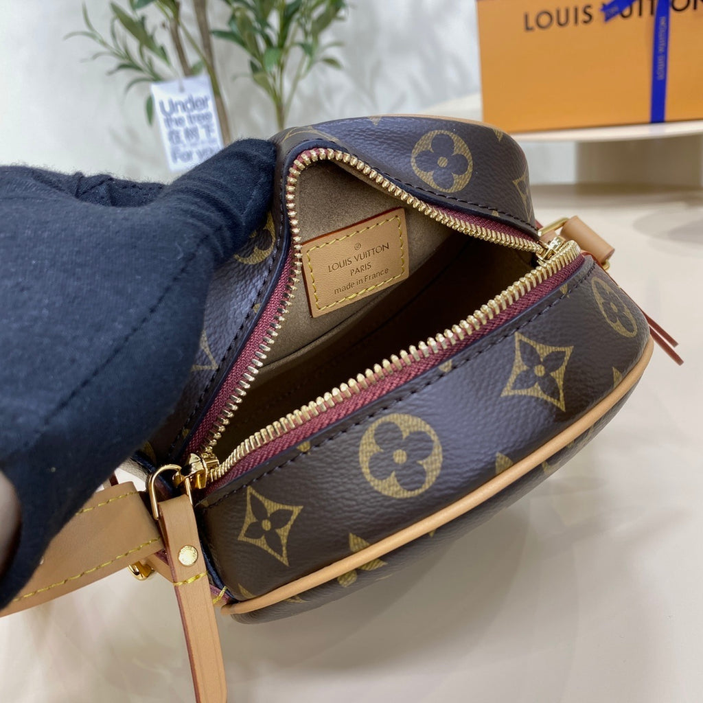 Louis Vuitton Boîte Chapeau Souple Handbag