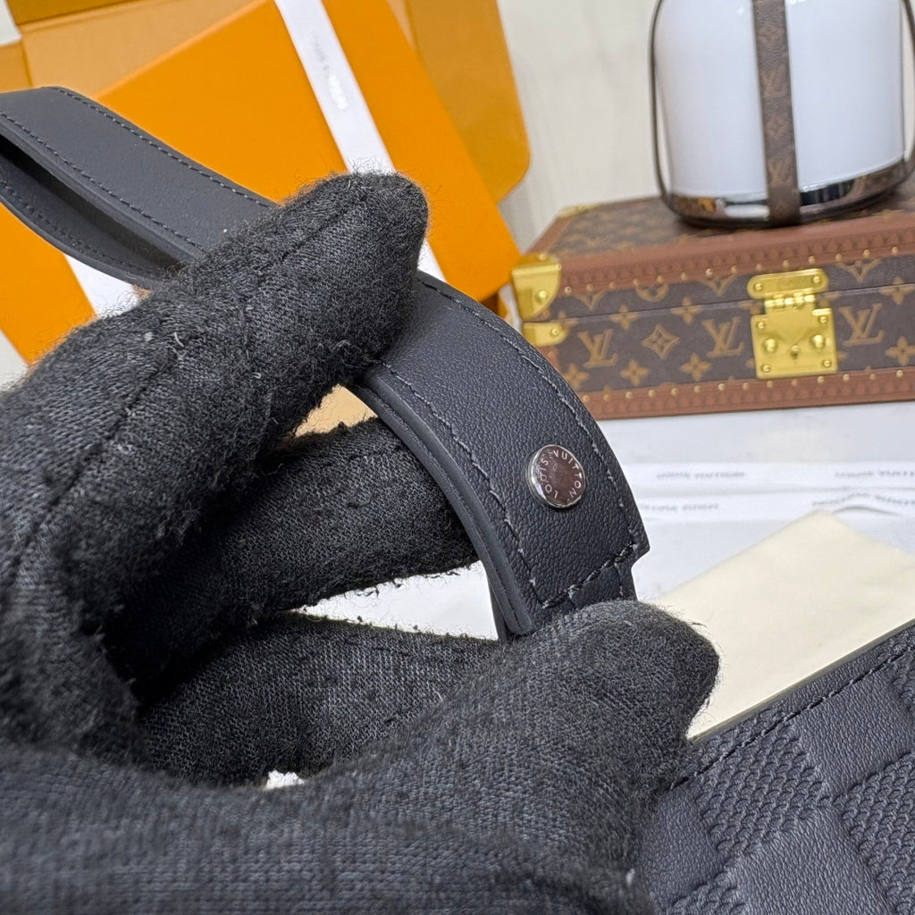Louis Vuitton Standing Pouch
