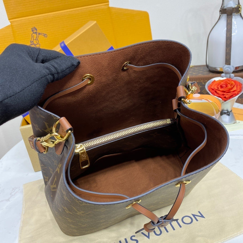 Louis Vuitton NéoNoé Handbag Medium