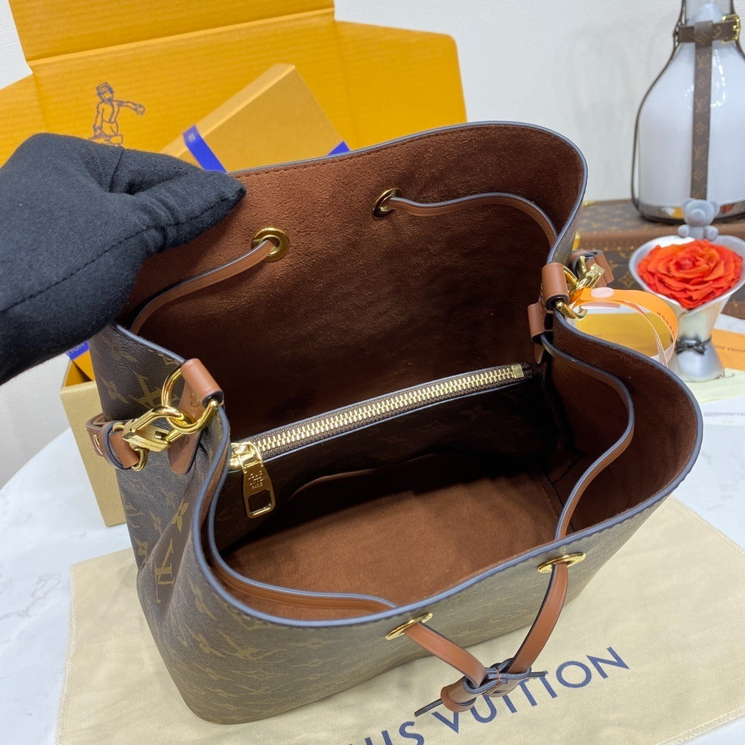 Louis Vuitton NéoNoé Handbag Medium