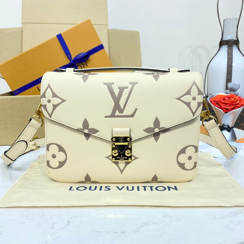 Louis Vuitton Pochette Métis Handbag