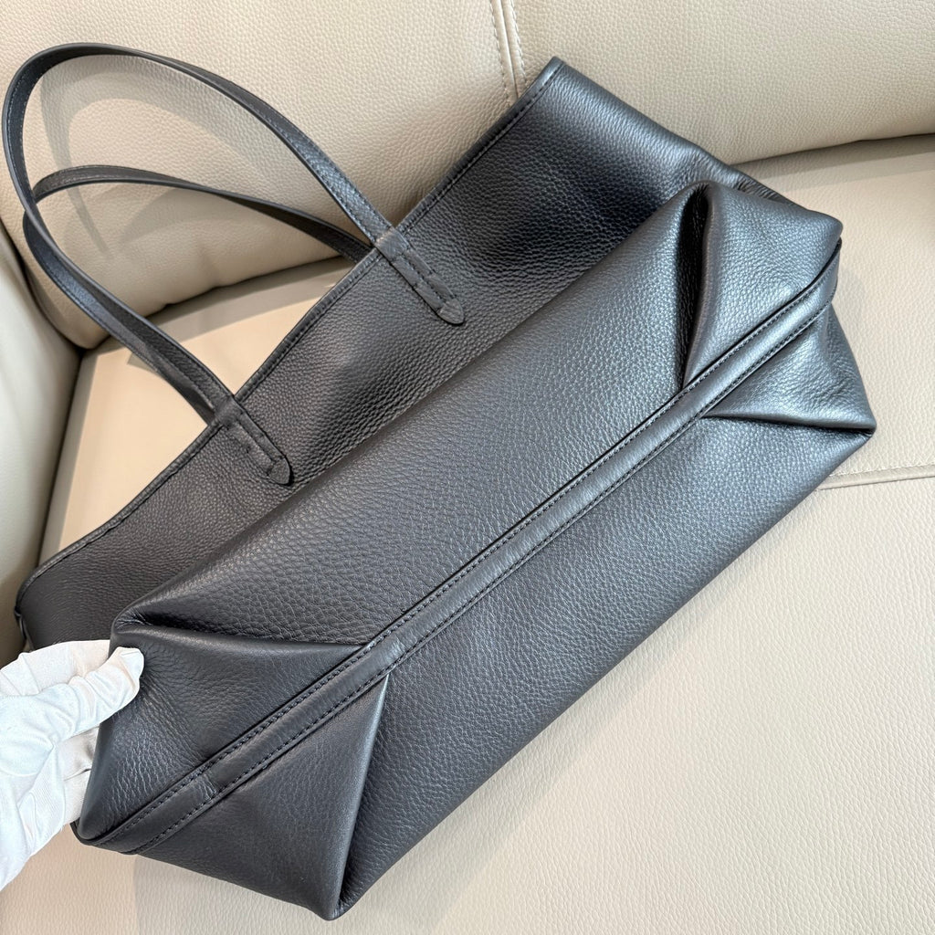 Burberry Highlands Tote