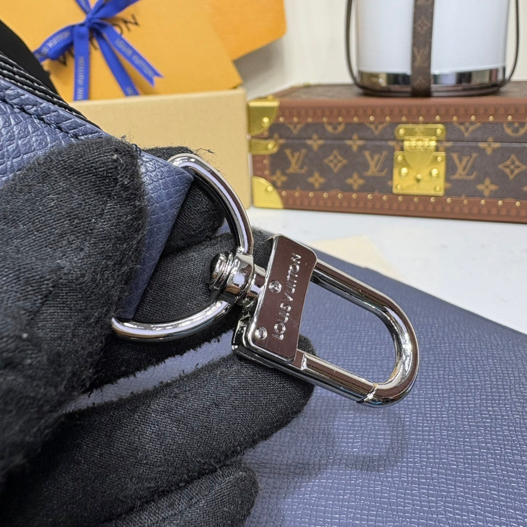Louis Vuitton Avenue NM Sling Bag