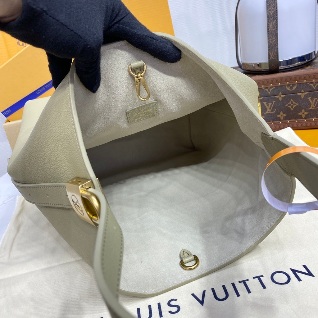 Louis Vuitton Low Key Hobo Medium
