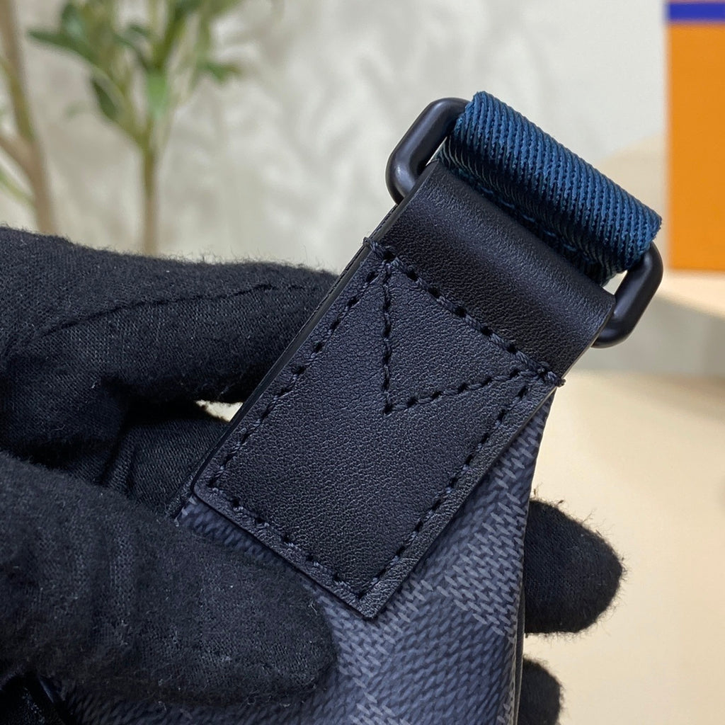 Louis Vuitton Discovery Bumbag