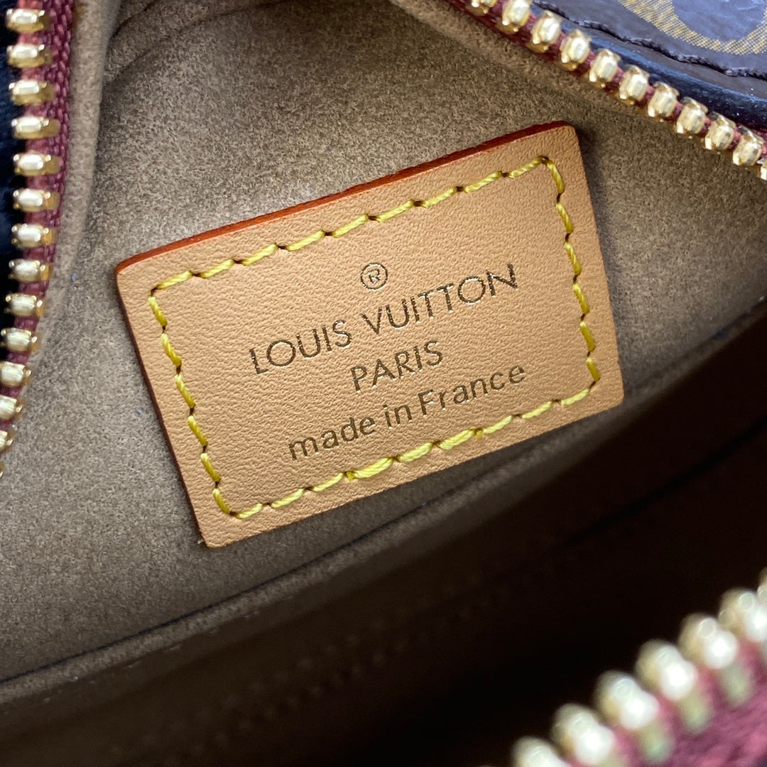 Louis Vuitton Boîte Chapeau Souple Handbag