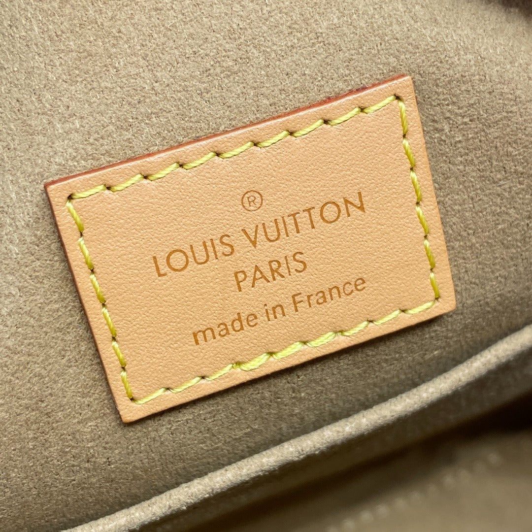 Louis Vuitton Boîte Chapeau Handbag