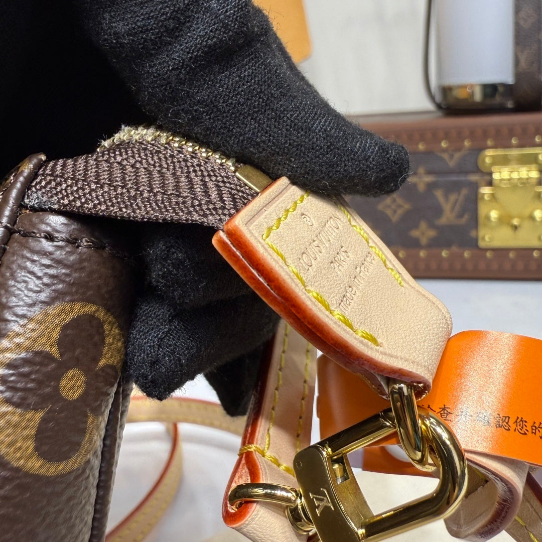 Louis Vuitton Monogram Shoulder Underarm Bag