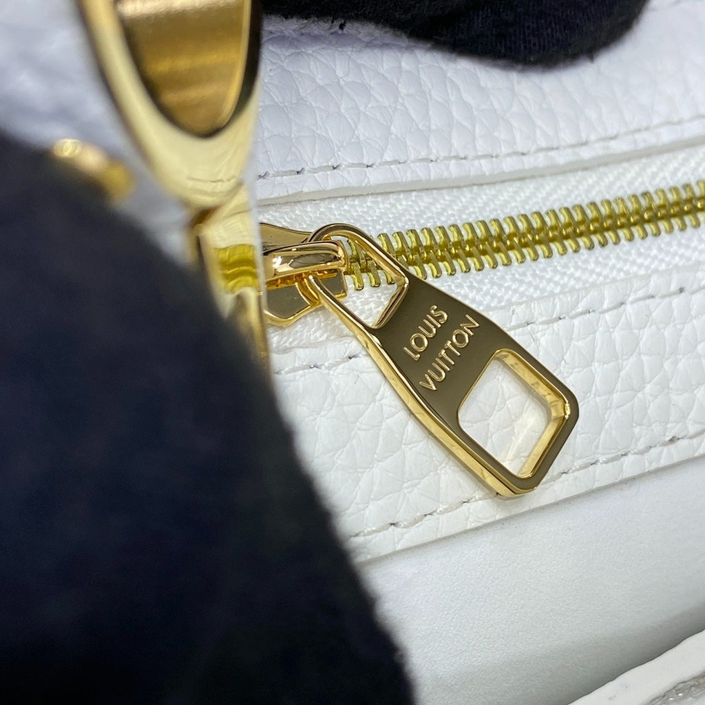 Louis Vuitton Capucines Handbag Medium