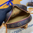 Louis Vuitton Boîte Chapeau Handbag