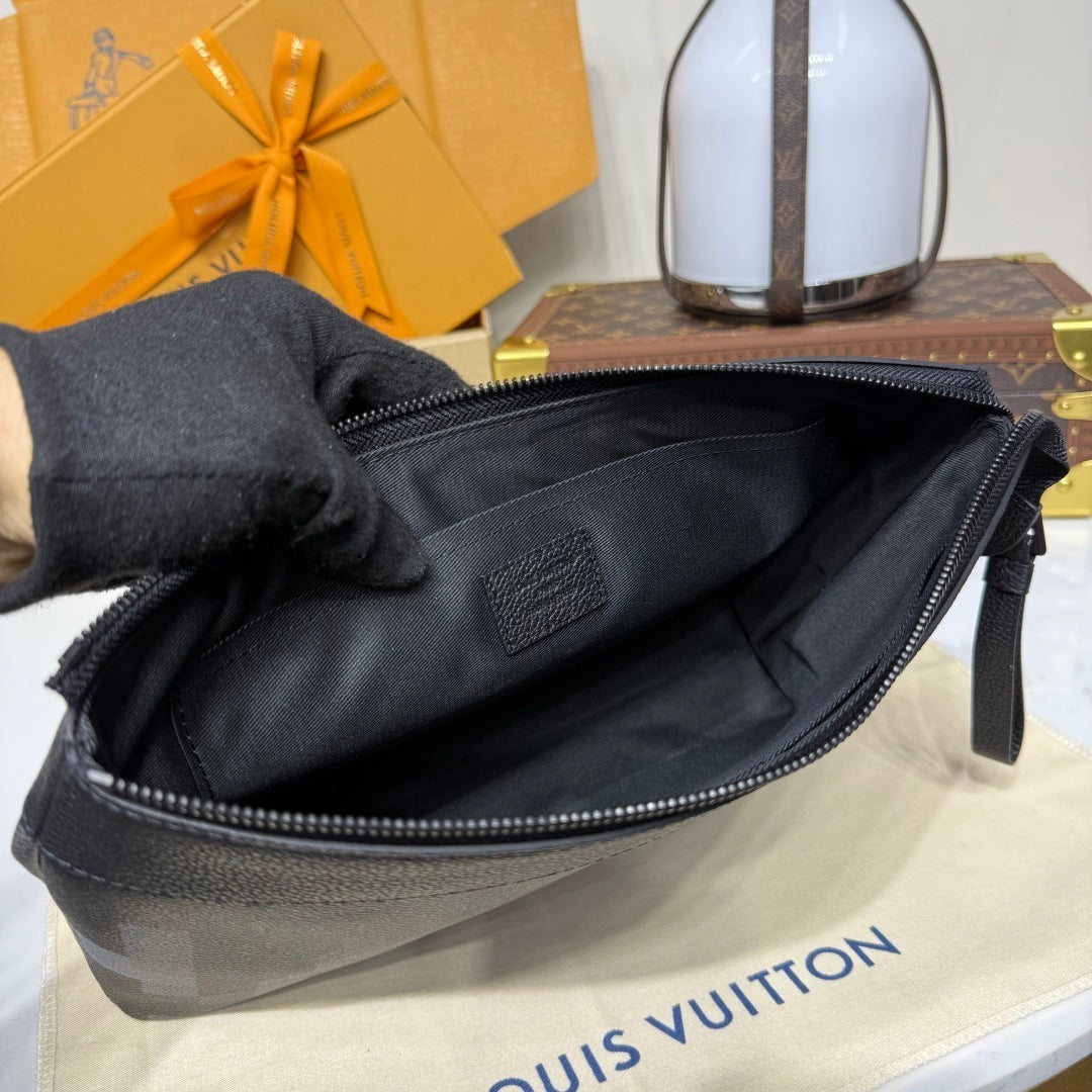 Louis Vuitton Pochette Voyage Souple
