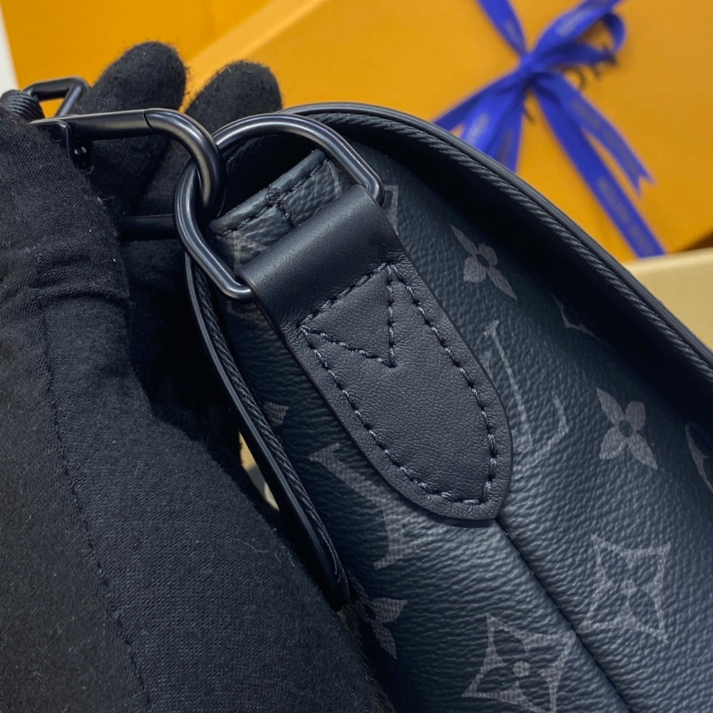 Louis Vuitton Saumur Messenger Bag