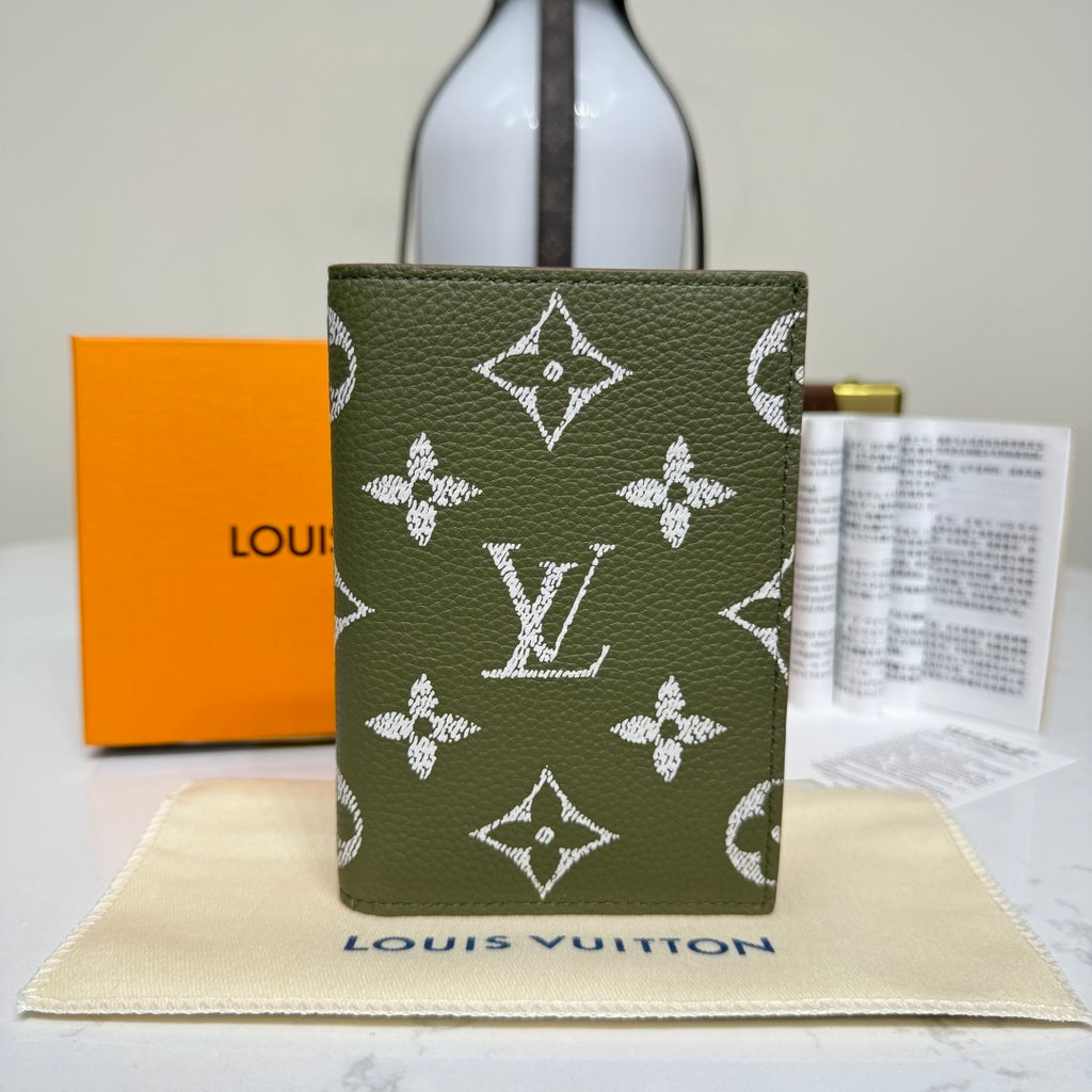 Louis Vuitton Passport Holder P.9 Series