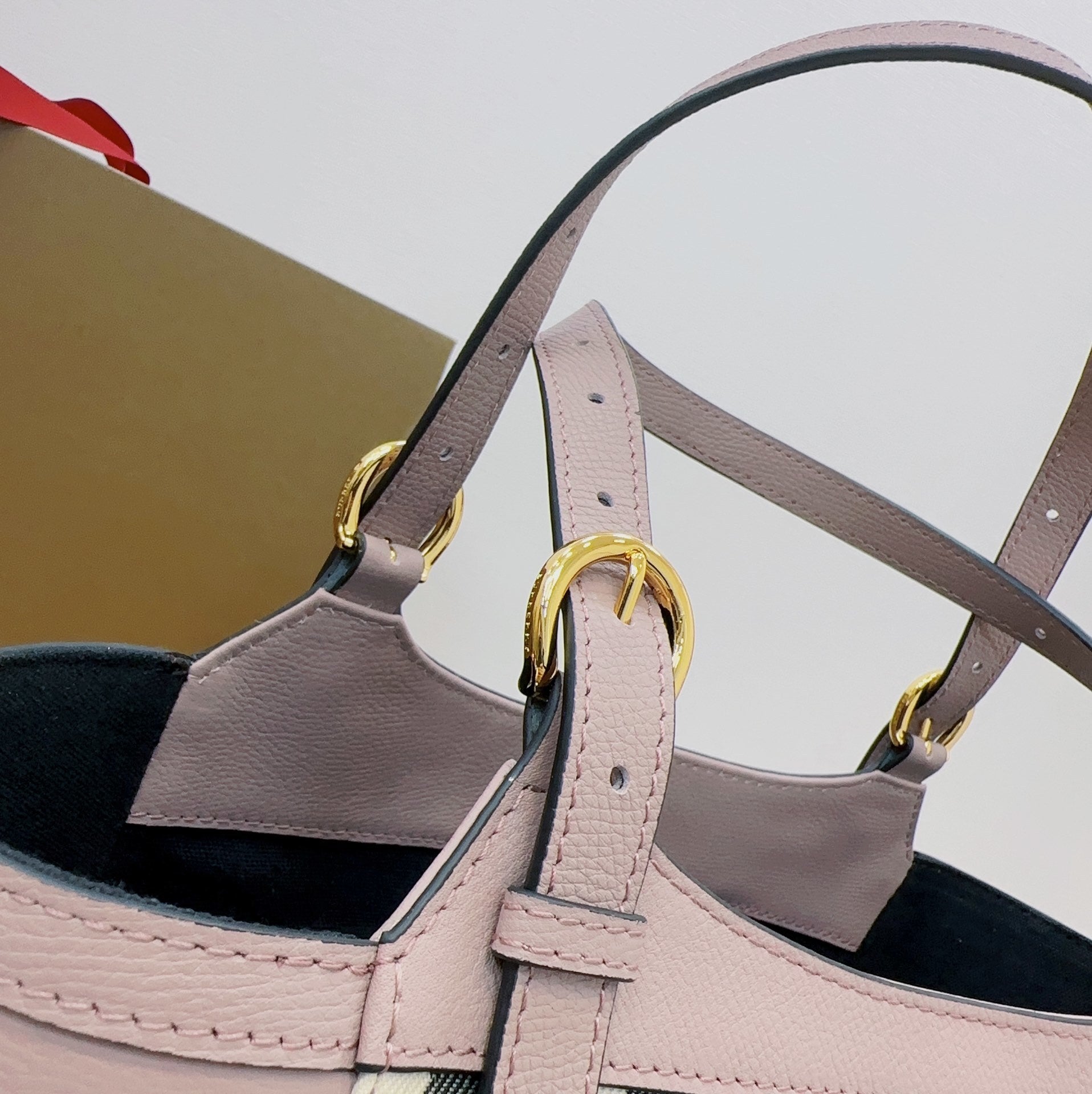 Burberry The Canter Bag