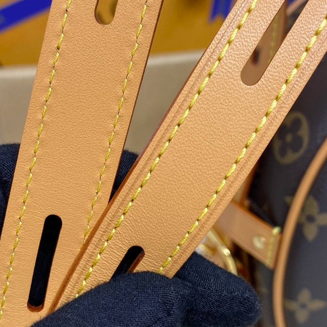 Louis Vuitton Boîte Chapeau Handbag