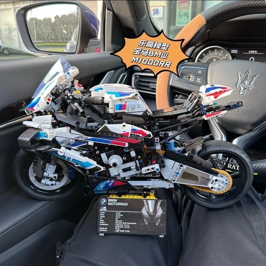LEGO Technic BMW M1000RR Brix