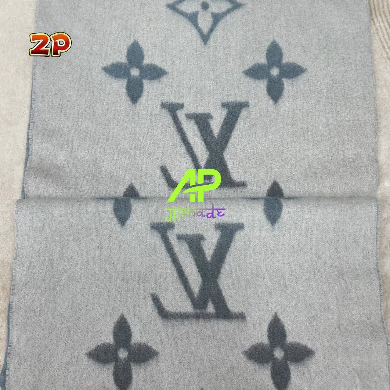 Louis Vuitton Reykjavik Gradient Scarf