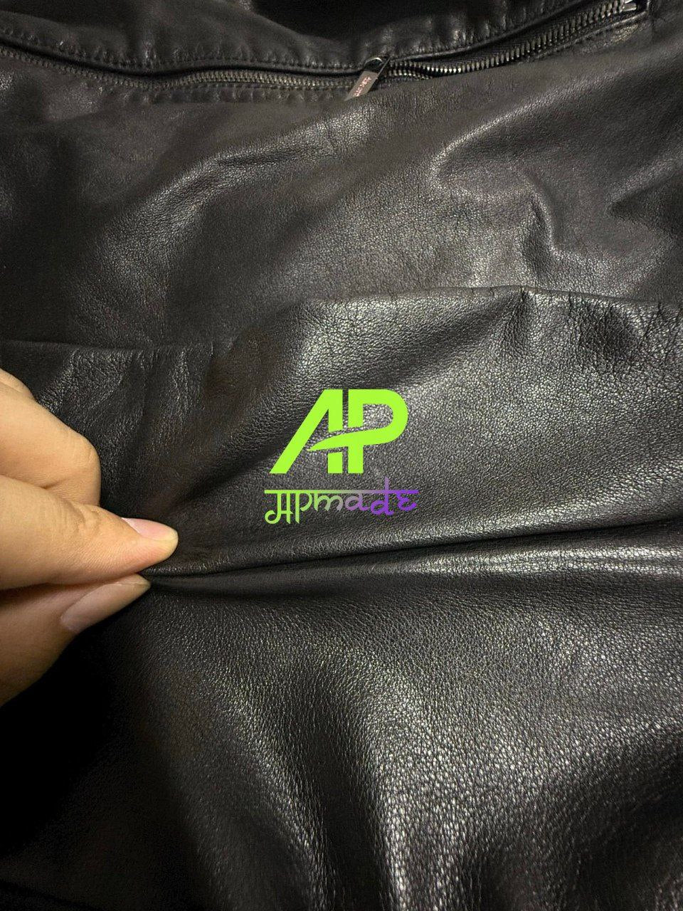 Discord Yohji Yamamoto Logo-Embossed Leather Crossbody Bag