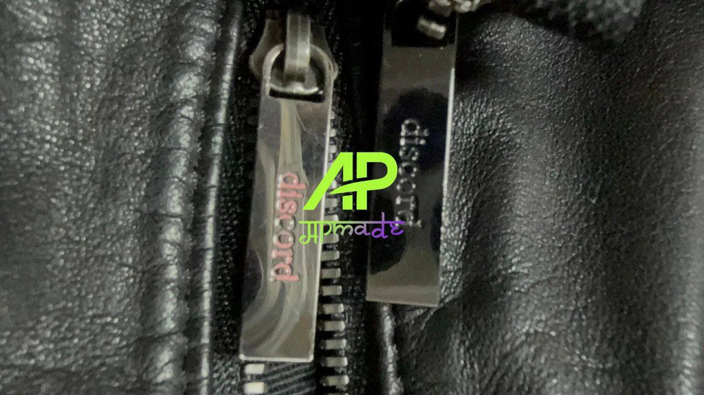 Discord Yohji Yamamoto Logo-Embossed Leather Crossbody Bag