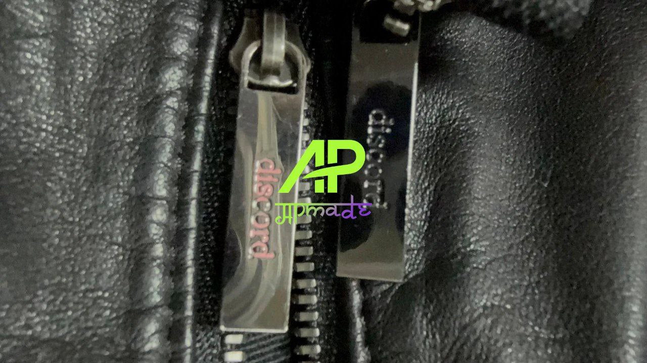 Discord Yohji Yamamoto Logo-Embossed Leather Crossbody Bag