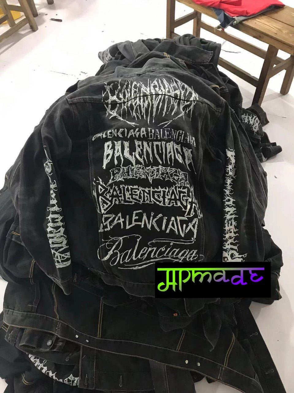 Balenciaga 24SS DIY Metal Art Graffiti Denim Jacket
