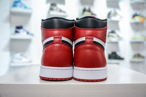 Air Jordan 1 Retro High OG Chicago (2015)