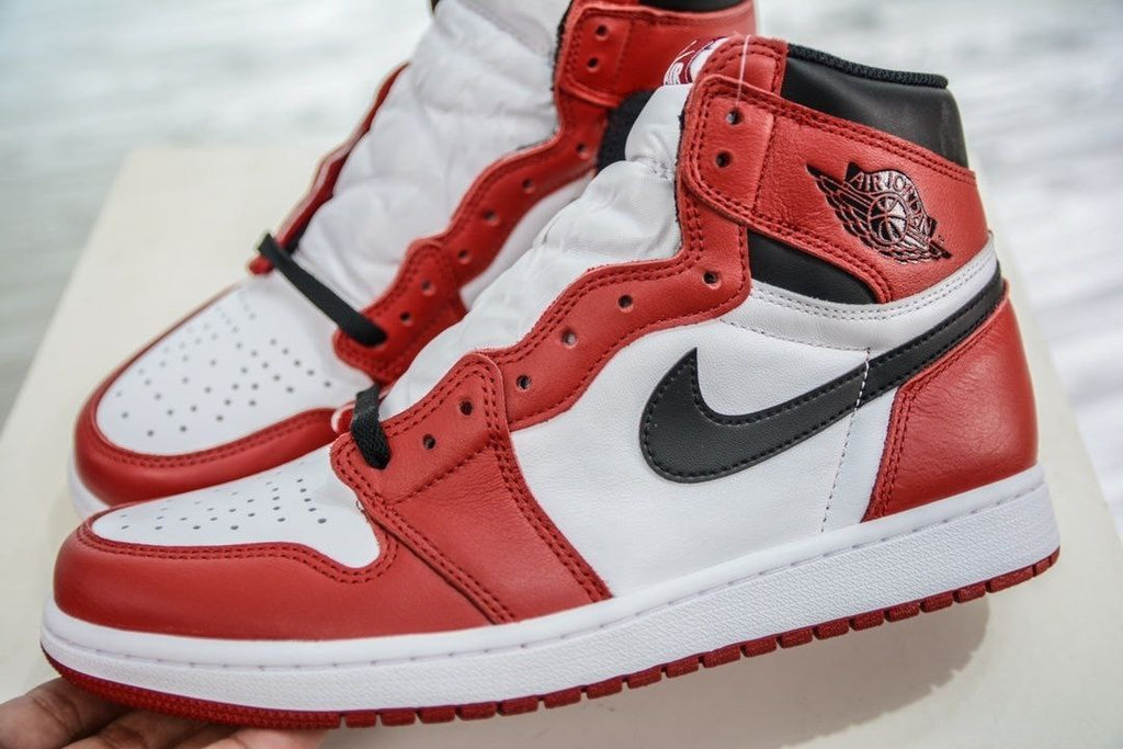 Air Jordan 1 Retro High OG Chicago (2015)