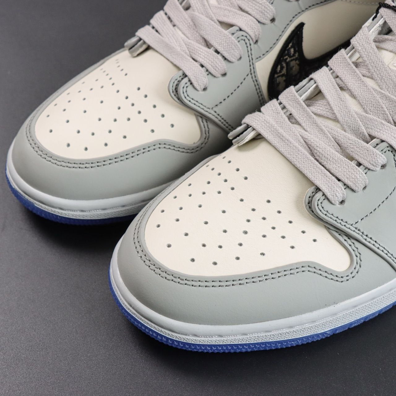 Air Jordan 1 Retro High Dior