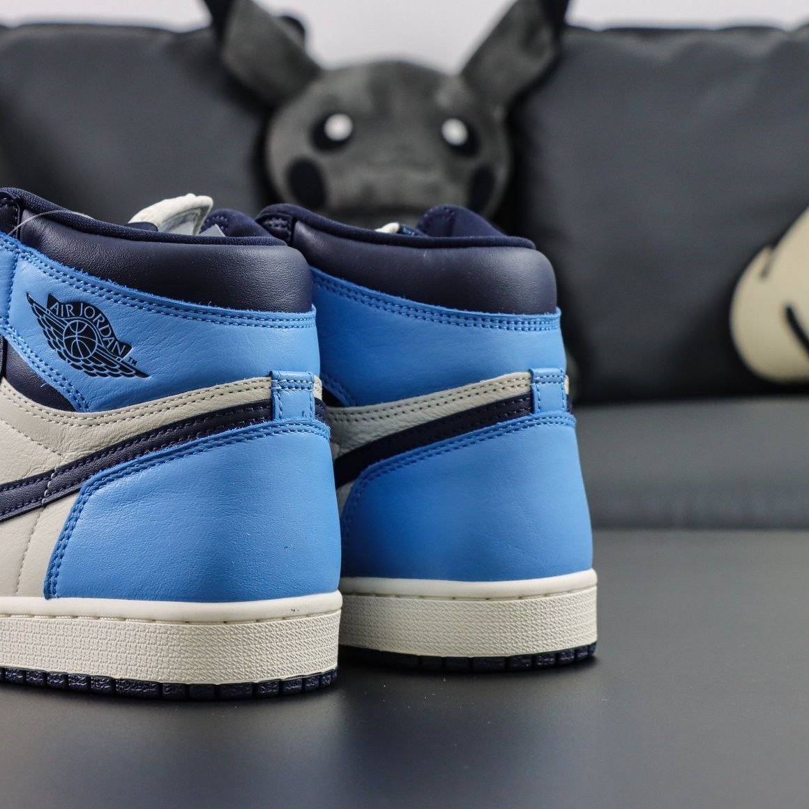 Air Jordan 1 Retro High Obsidian