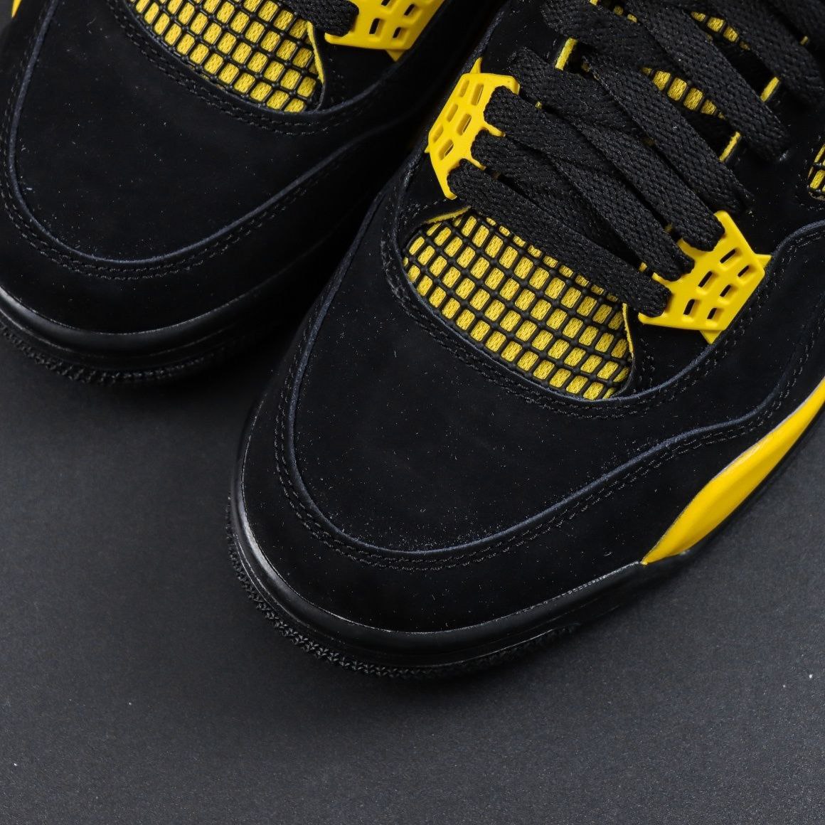 Air Jordan 4 Retro Thunder